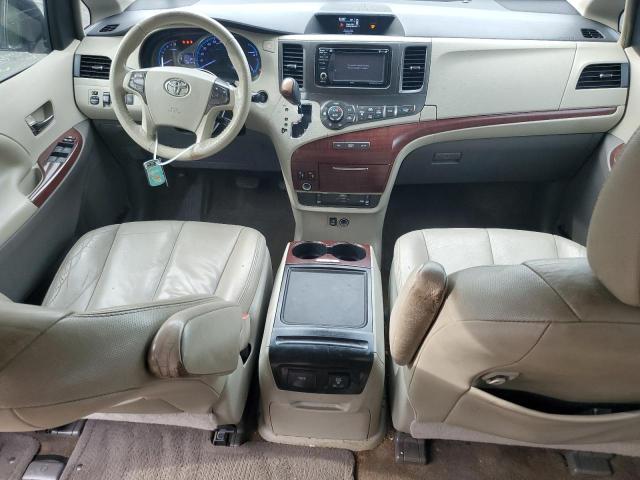 5TDYK3DC5DS332425 - 2013 TOYOTA SIENNA XLE WHITE photo 8