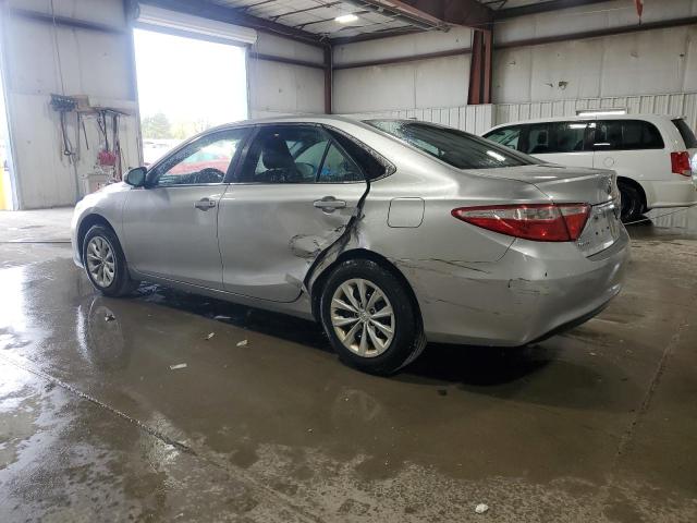 4T4BF1FK7FR507048 - 2015 TOYOTA CAMRY LE SILVER photo 2