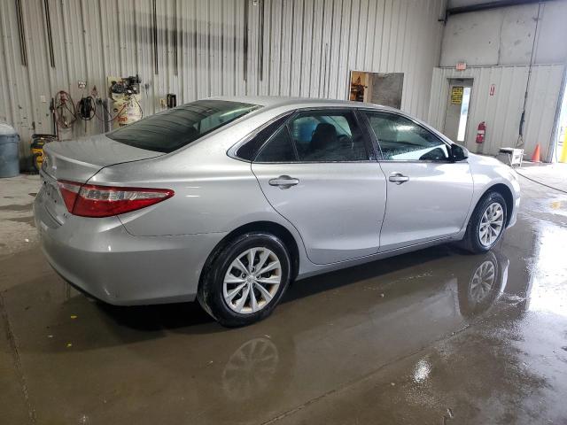 4T4BF1FK7FR507048 - 2015 TOYOTA CAMRY LE SILVER photo 3
