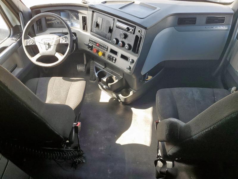 1FUJHHDR5LLLL7070 - 2020 FREIGHTLINER CASCADIA 1 Білий фото 5