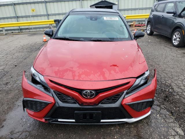 4T1K61AKXRU191585 - 2024 TOYOTA CAMRY XSE RED photo 5