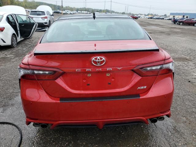 4T1K61AKXRU191585 - 2024 TOYOTA CAMRY XSE RED photo 6