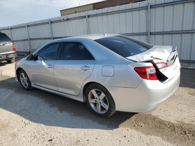 4T1BF1FKXCU023350 - 2012 TOYOTA CAMRY BASE SILVER photo 2