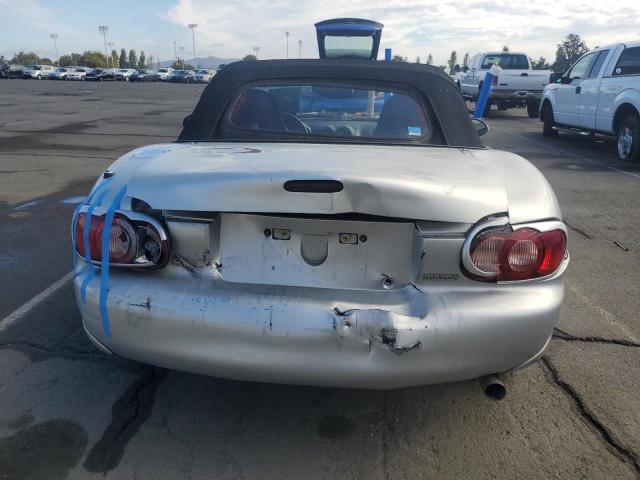 JM1NB353550414256 - 2005 MAZDA MX-5 MIATA BASE SILVER photo 6