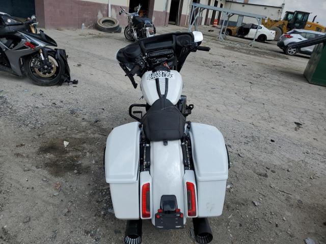 1HD1KB71XRB607029 - 2024 HARLEY-DAVIDSON FLHX WHITE photo 6