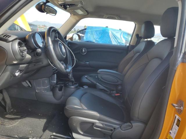 WMWXP5C55H3C63710 - 2017 MINI COOPER ნარინჯისფერი ფოტო 7