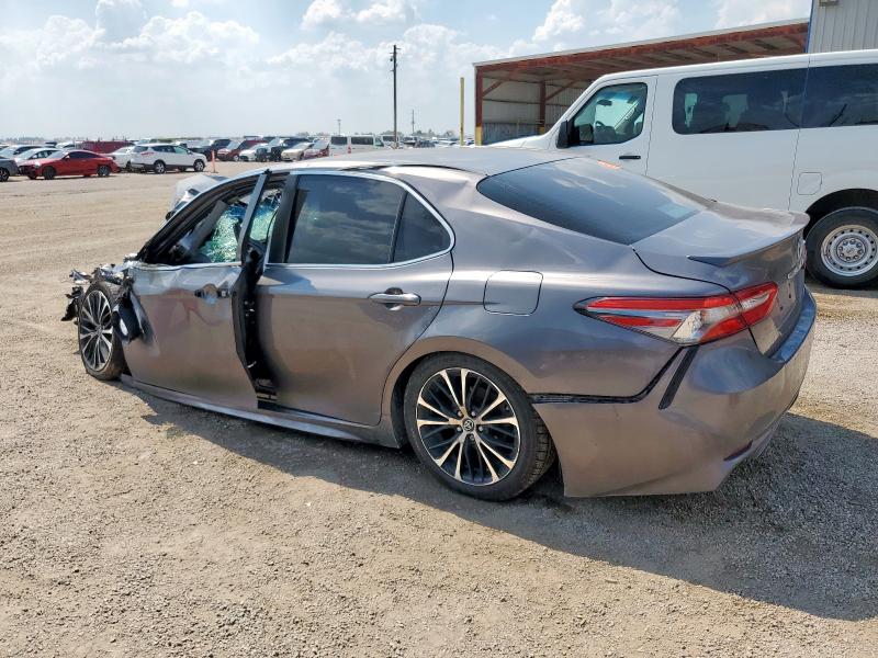 4T1B11HK1JU663696 - 2018 TOYOTA CAMRY L GRAY photo 2