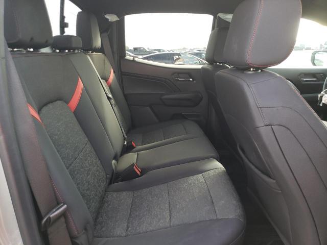 1GCPTDEKXR1303883 - 2024 CHEVROLET COLORADO Z71 SILVER photo 10