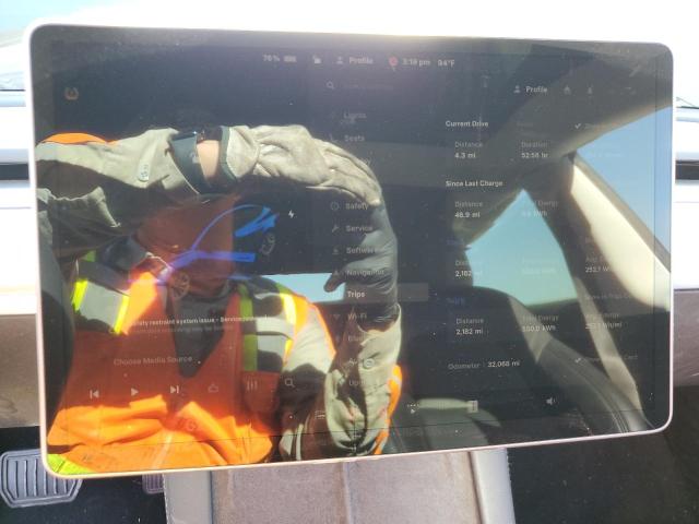 5YJ3E1EA4NF299961 - 2022 TESLA MODEL 3 Сірий фото 9