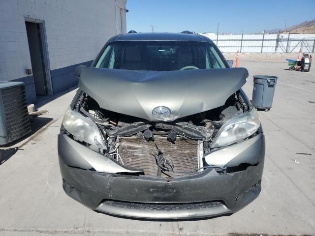 5TDKK3DC8BS130780 - 2011 TOYOTA SIENNA LE 灰色 照片 5