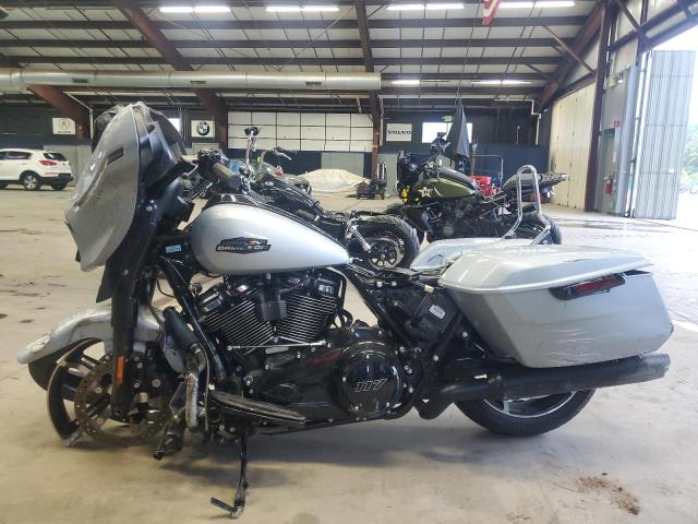 1HD1KB717RB640182 - 2024 HARLEY-DAVIDSON FLHX ვერცხლისფერი ფოტო 3