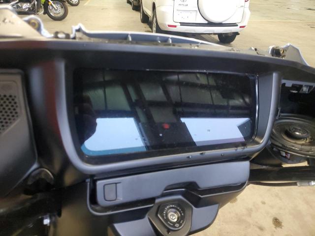 1HD1KB717RB640182 - 2024 HARLEY-DAVIDSON FLHX ვერცხლისფერი ფოტო 7