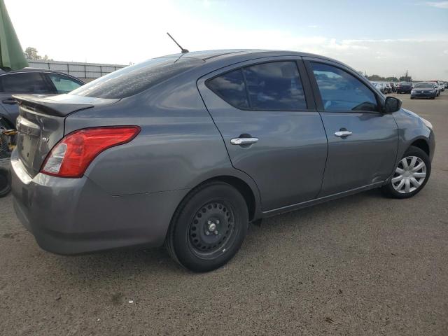 3N1CN7AP3KL842245 - 2019 NISSAN VERSA S ნაცრისფერი ფოტო 3