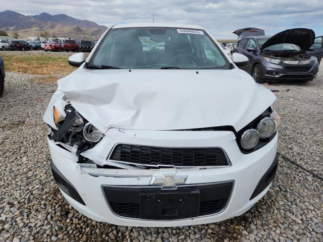 1G1JC6SH2D4110993 - 2013 CHEVROLET SONIC LT თეთრი ფოტო 5
