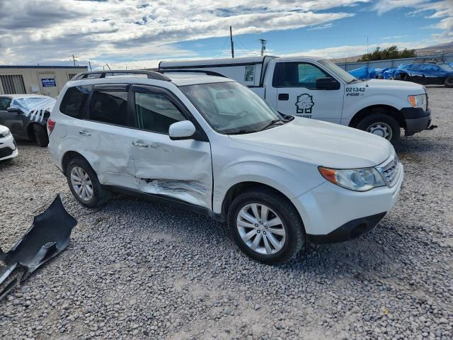 JF2SHADCXCH444568 - 2012 SUBARU FORESTER 2.5X PREMIUM WHITE photo 4