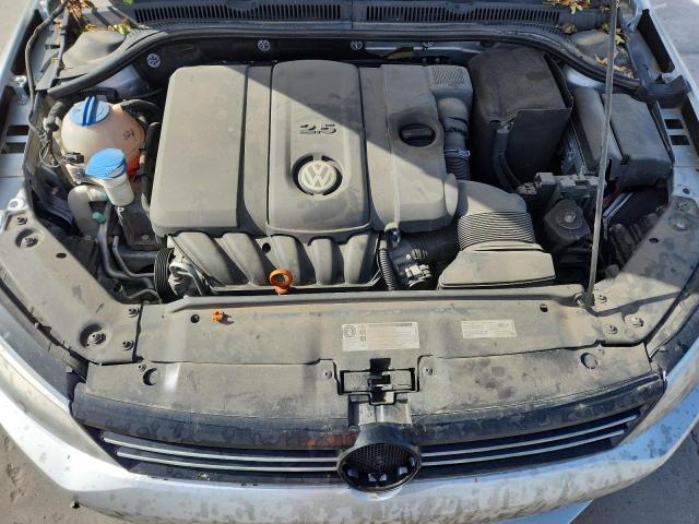 3VWDX7AJXDM410625 - 2013 VOLKSWAGEN JETTA SE Argent photo 11