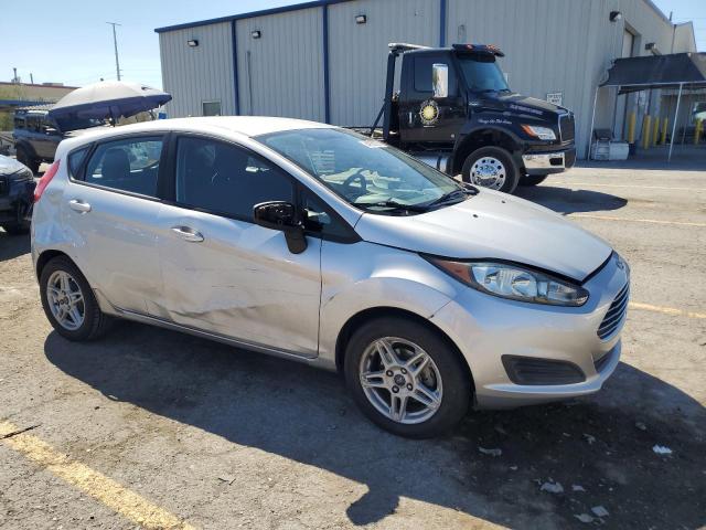 3FADP4EJXJM110757 - 2018 FORD FIESTA SE ვერცხლისფერი ფოტო 4