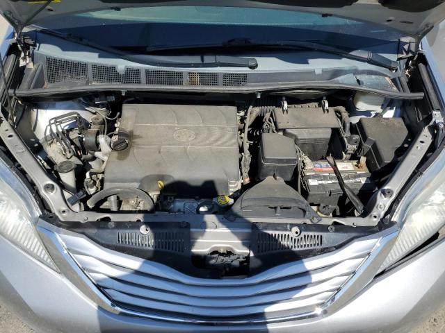 5TDKK3DC1FS575965 - 2015 TOYOTA SIENNA LE SILVER photo 12