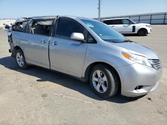 5TDKK3DC1FS575965 - 2015 TOYOTA SIENNA LE SILVER photo 4