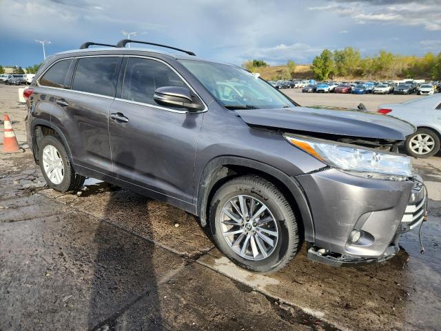 5TDJZRFH9HS434342 - 2017 TOYOTA HIGHLANDER SE GRAY photo 4