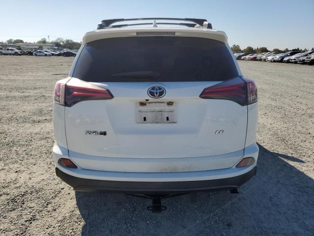 JTMZFREV8HJ104031 - 2017 TOYOTA RAV4 LE 白色 照片 6