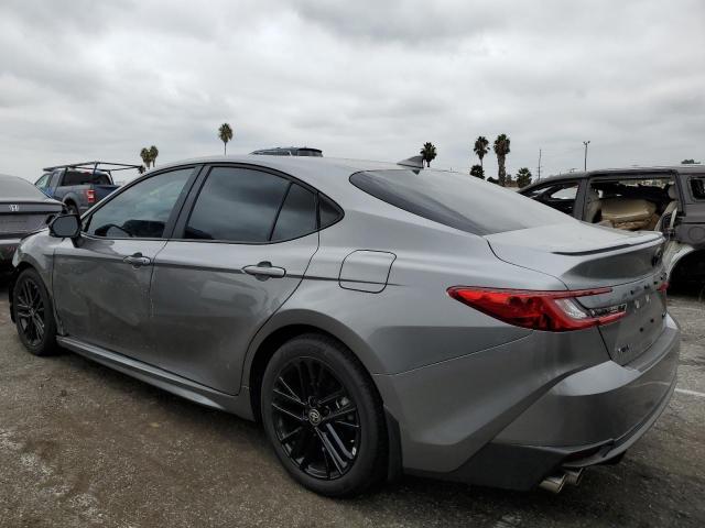 4T1DAACK8SU613654 - 2025 TOYOTA CAMRY XSE Grau Foto 2