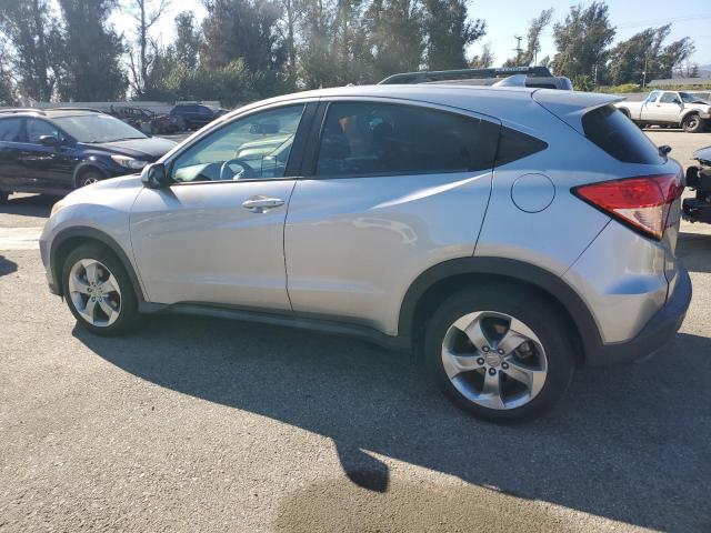 3CZRU5H31JM720956 - 2018 HONDA HR-V LX Արծաթագույն լուսանկար 2