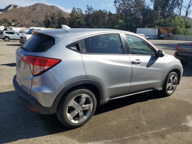 3CZRU5H31JM720956 - 2018 HONDA HR-V LX Արծաթագույն լուսանկար 3