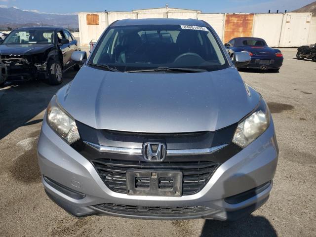 3CZRU5H31JM720956 - 2018 HONDA HR-V LX Արծաթագույն լուսանկար 5
