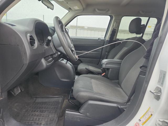 1C4NJPBA4FD284266 - 2015 JEEP PATRIOT SPORT Белый фото 7