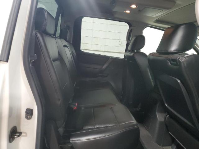 1N6BA07C09N306277 - 2009 NISSAN TITAN XE WHITE photo 10