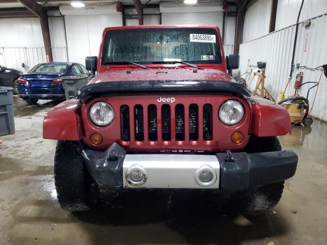 1C4AJWBG4DL542513 - 2013 JEEP WRANGLER SAHARA მუქწითელი ფოტო 5