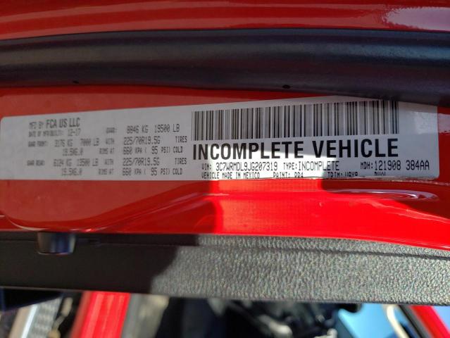 3C7WRMDL9JG207319 - 2018 RAM 5500 Красный фото 10