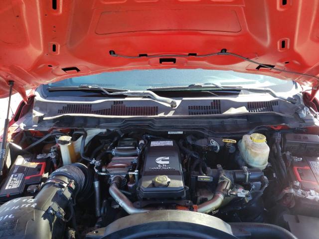 3C7WRMDL9JG207319 - 2018 RAM 5500 Красный фото 7