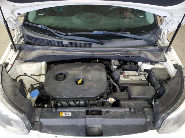 KNDJP3A58F7118938 - 2015 KIA SOUL + WHITE photo 12