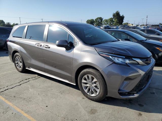 5TDKRKEC6PS168715 - 2023 TOYOTA SIENNA LE 灰色 照片 4