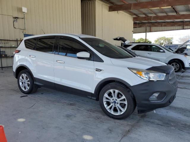 1FMCU0GD0HUF06213 - 2017 FORD ESCAPE SE WHITE photo 4