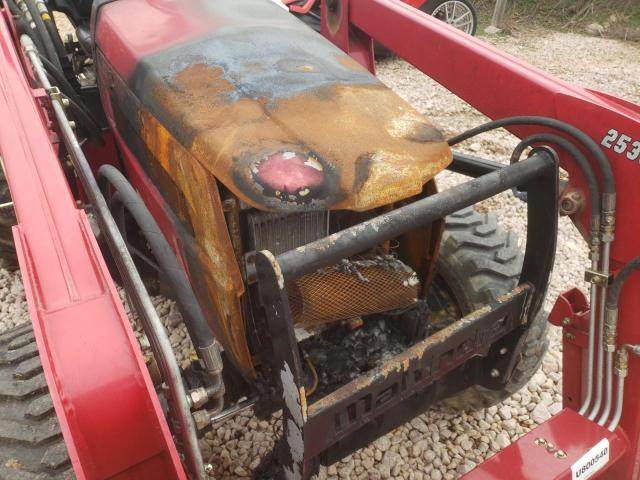 38HRL03837 - 2017 MAHINDRA AND MAHINDRA 2538 红色 照片 9