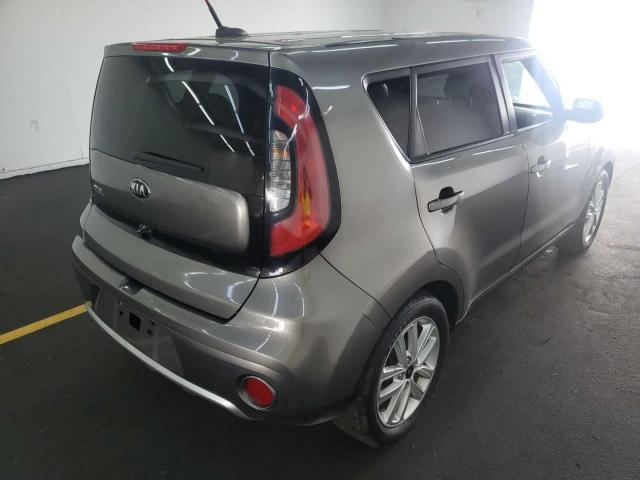 KNDJP3A54J7612576 - 2018 KIA SOUL + GREEN photo 4