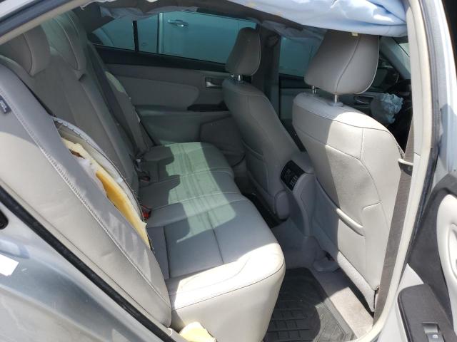 4T4BF1FK8GR555952 - 2016 TOYOTA CAMRY LE SILVER photo 10