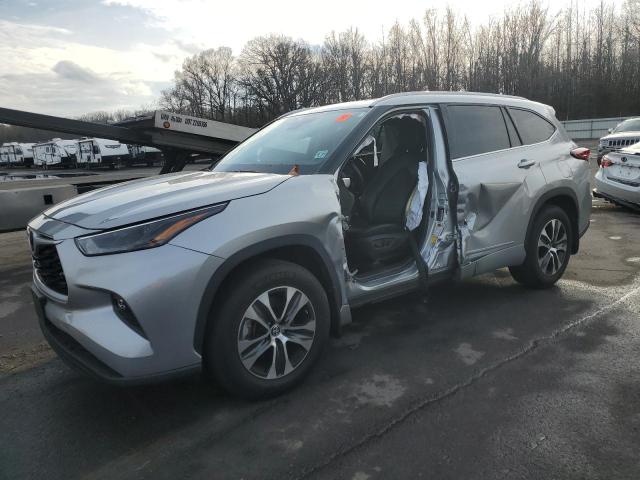 2022 TOYOTA HIGHLANDER XLE, 