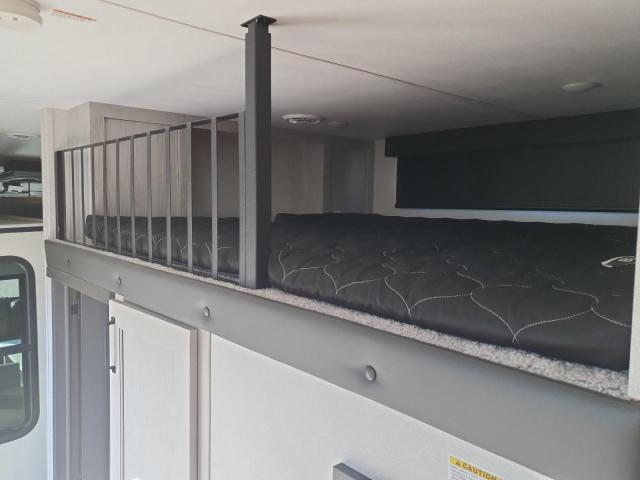 4YDFHMT26PA741018 - 2023 KEYSTONE MONTANA TWO TONE photo 8