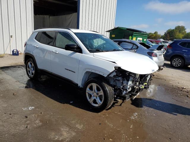3C4NJDBN5PT548057 - 2023 JEEP COMPASS LATITUDE 白色 照片 4