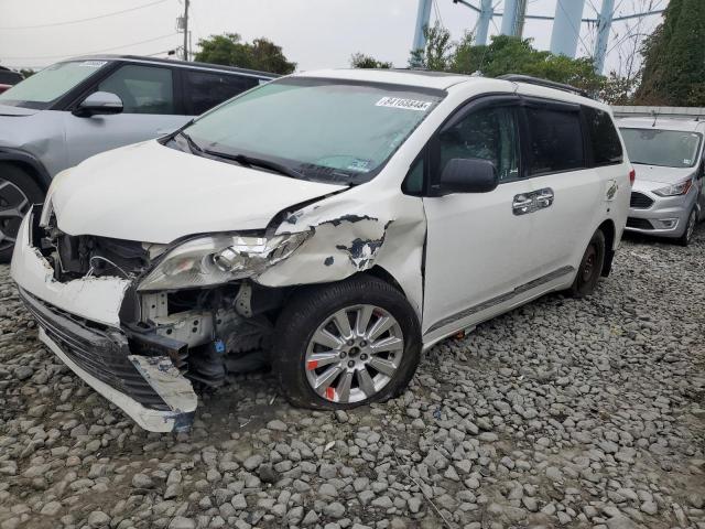 2011 TOYOTA SIENNA XLE, 
