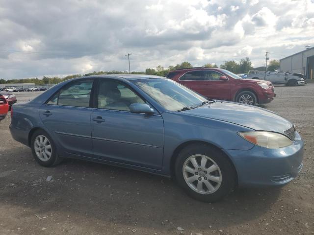 4T1BF30K12U527756 - 2002 TOYOTA CAMRY LE BLUE photo 4