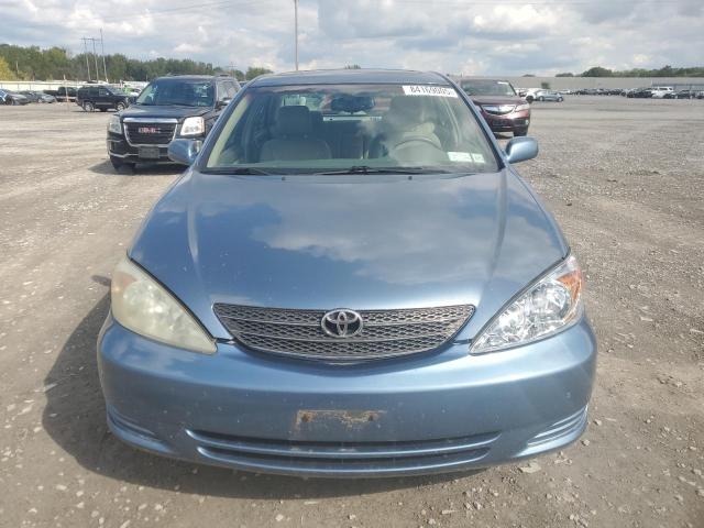 4T1BF30K12U527756 - 2002 TOYOTA CAMRY LE BLUE photo 5