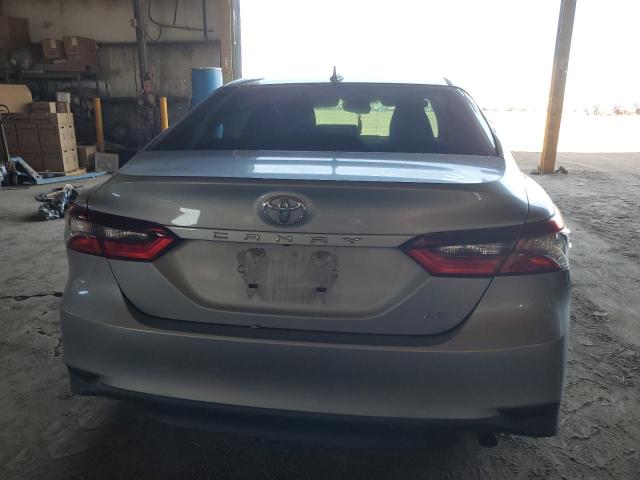 4T1C11AKXMU402702 - 2021 TOYOTA CAMRY LE SILVER photo 6