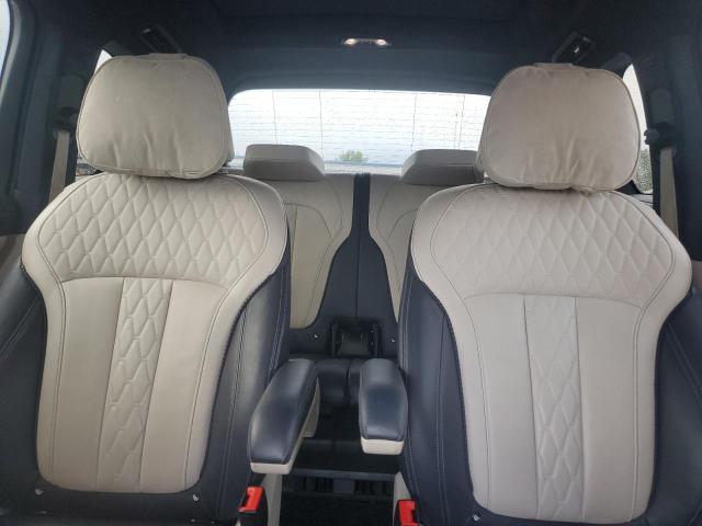 5UXCX4C53KLS37640 - 2019 BMW X7 XDRIVE50I WHITE photo 10
