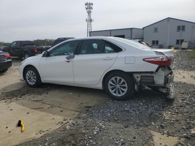 4T4BF1FK6FR498407 - 2015 TOYOTA CAMRY LE 白色 照片 2