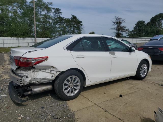4T4BF1FK6FR498407 - 2015 TOYOTA CAMRY LE 白色 照片 3